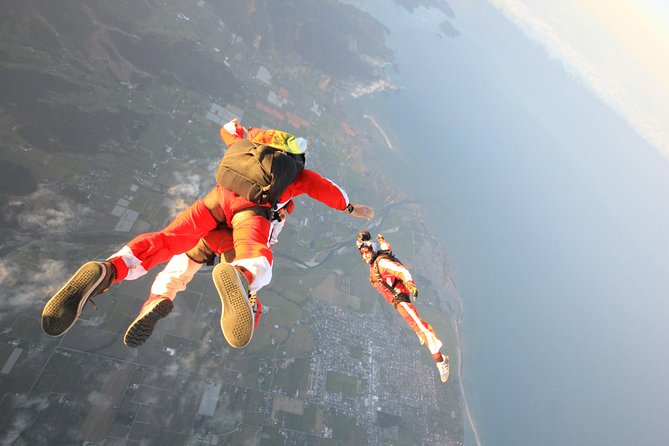 13,000ft Skydive over Abel Tasman with NZ's Most Epic Scenery - Who will enjoy this Motueka jump