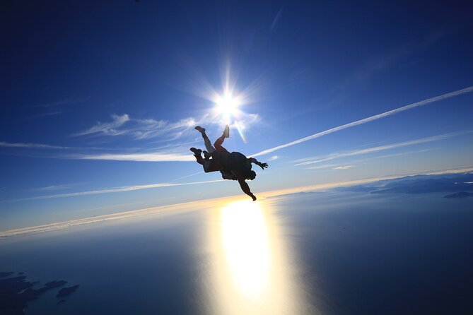 18,000ft Tandem Skydive over Abel Tasman - The 80-second freefall