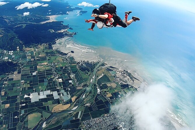 18,000ft Tandem Skydive over Abel Tasman - The parachute ride back to earth