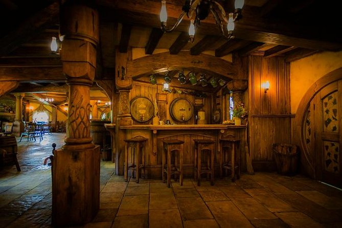 2 Day Waitomo Caves, Hobbiton Movie Set and Rotorua Tour from Auckland - Why two days works better than an Auckland day trip