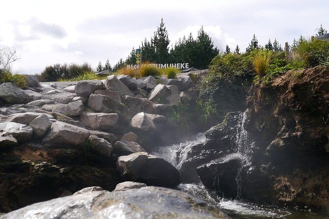 2-Hour Waikato River Guided Kayak Trip from Taupo - The geothermal hot-water stop