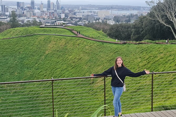 2025 Award Winning: Auckland City Highlights Half Day Tour - Mount Eden: the essential Auckland viewpoint