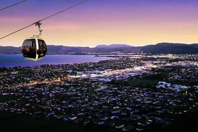 4-Day Wellington to Auckland via Rotorua Tour - Day 3: Waitomo glowworms, Hobbiton, and Auckland