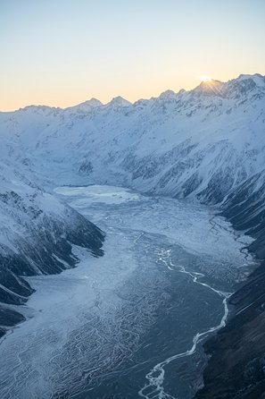 55 minute Grand Circle Ski Plane - Returning over the Tasman Glacier
