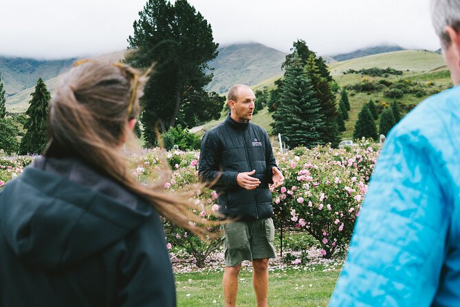 6 Hour's - Queenstown's Helicopter Gin Tour - The Crown Range road provides a scenic bridge