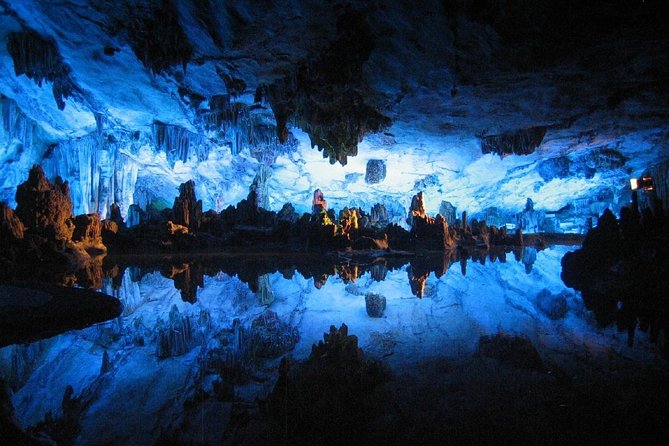 7 - Day North to South Island Grand Tour - Auckland to Queenstown - Day 1: Waitomo glowworms before Rotorua