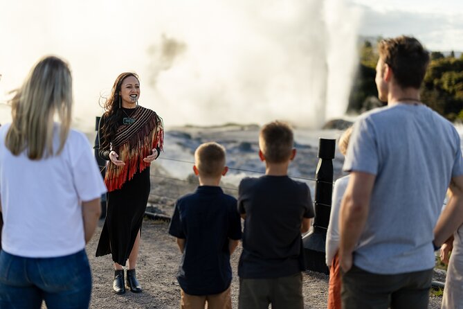 7 Hours Te Puia Rotorua Tour from Tauranga with Concert - Māori arts, kapa haka, and the kiwi habitat