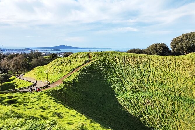 9 Day South to North Island NZ Private Tour from Queenstown - Day 7: Rotorua geothermal power and Māori culture