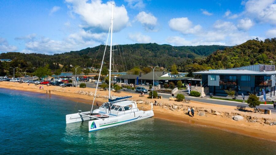 Abel Tasman National Park: Day Sailing Adventure with Lunch - Sailing the beaches and islands