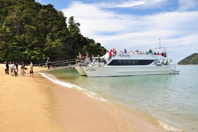 Abel Tasman Vista Cruise - Setting out from Kaiteriteri Beach