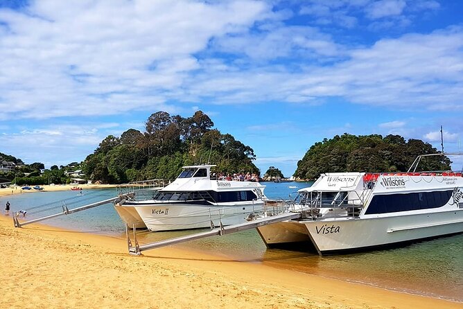 Abel Tasman Vista Cruise - Split Apple Rock from the water