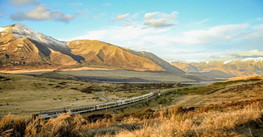 Arthur's Pass: TranzAlpine Train and Castle Hill Day Tour - Lake Pearson and the changing weather