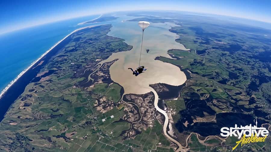 Auckland: 13000, 16000, or 18000-Foot Tandem Skydive - Photos and video: worth the extra cost?