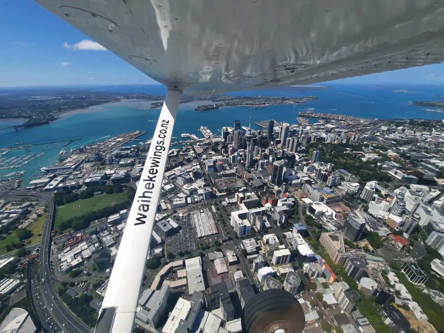 Auckland: Auckland City & Hauraki Gulf Scenic Flight - From Waiheke vineyards to the Hauraki Gulf