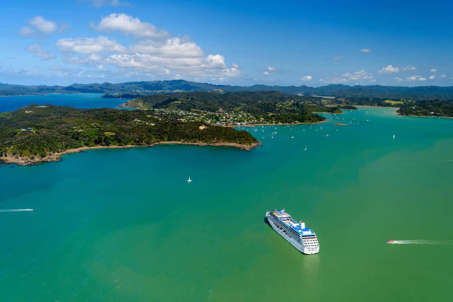 Auckland: Bay of Islands Day Tour with Dolphin Cruise - Why the Bay of Islands is worth the long ride