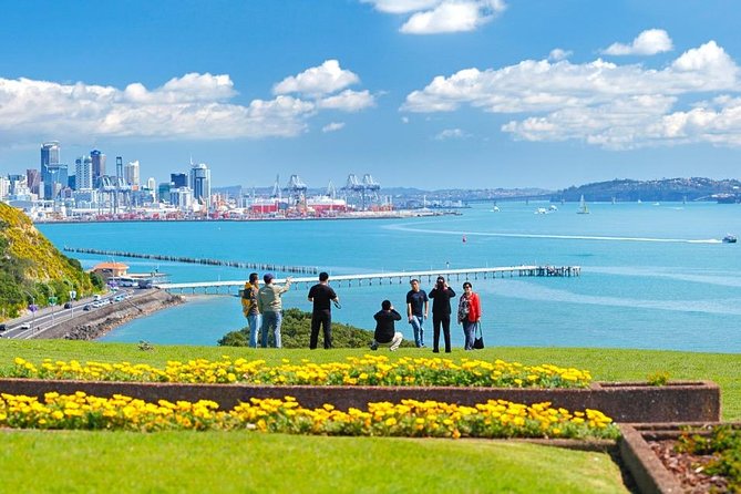 Auckland City Private Tour for Couples. Be chauffeur driven with added extras. - Why a private car makes sense in Auckland