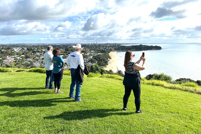Auckland City Top Spots Half Day Tour(Small Group Tour) - Mount Eden and the city from above