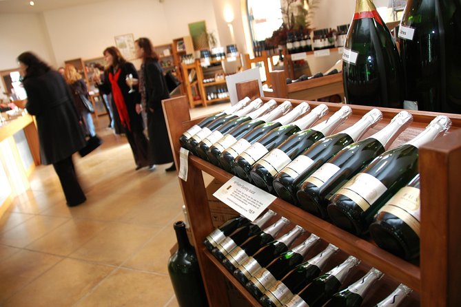 Auckland City Tour & Kumeu Wine Country Includes Wine Tastings & Lunch - Lunch at Soljans Estate Winery
