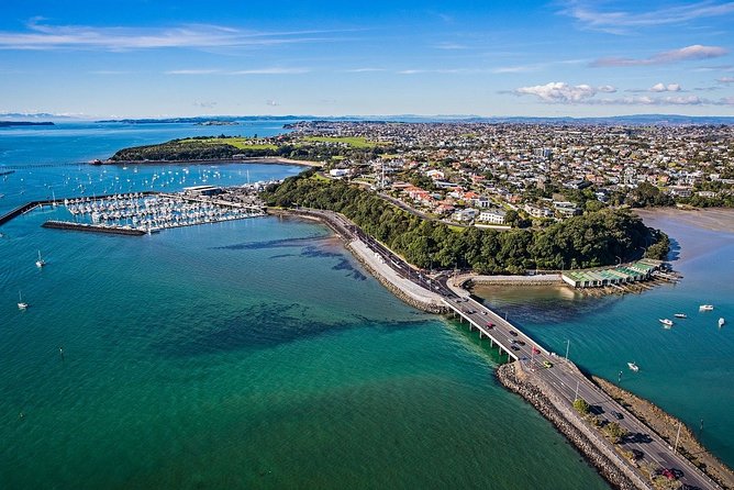 Auckland Coastal Experience - Small Group City & Beach Tour Incl. Wine Tasting - Key points at a glance