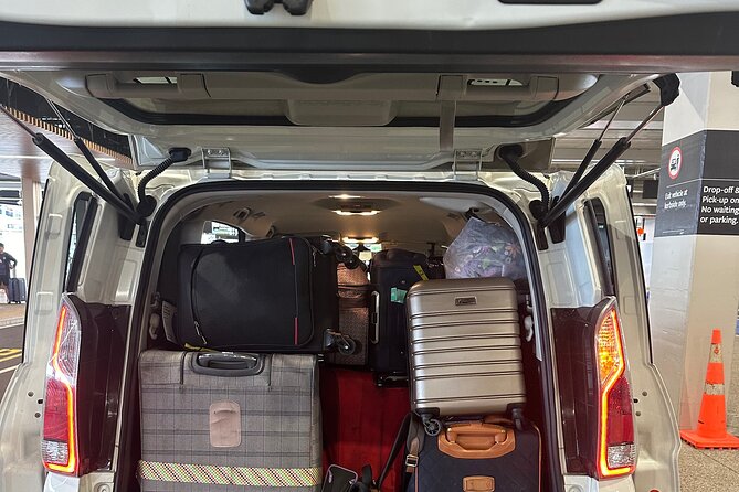 Auckland Downtown Hotel Transfers to/from Cruise Ship in Minivan - What happens with your luggage