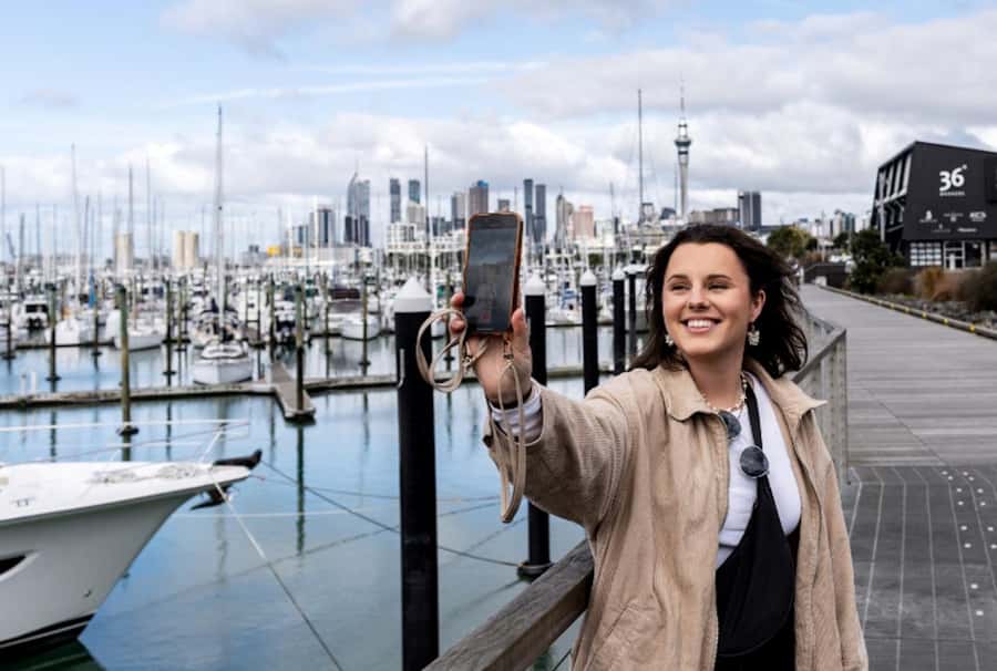 Auckland: GoGuided Auckland City Tour - Ponsonby, Victoria Park, and Karangahape Road