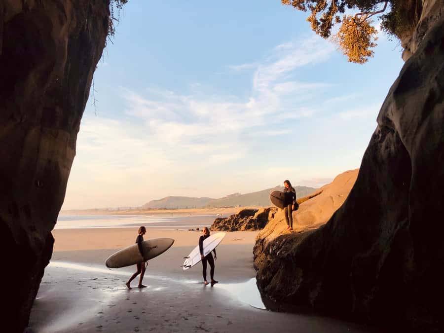 Auckland: Group Surfing Lesson with Muriwai Surf School - The first 15 minutes: getting ready on shore