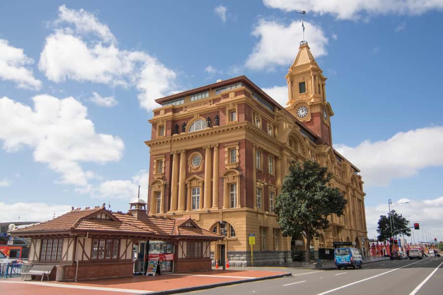 Auckland: Guided Small Group City Discovery Tour - Ponsonby’s older streets and inner-city character