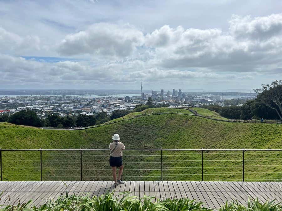 Auckland: Half-Day Auckland Volcanoes Tour - Mt. Eden finishes with Auckland’s classic volcanic view
