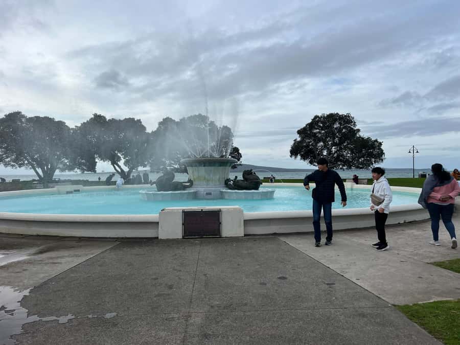 AUCKLAND: Half-Day CITY HIGHLIGHTS TOUR - Mt.Eden, Tamaki Dr - Michael Savage Memorial Garden and Rangitoto views