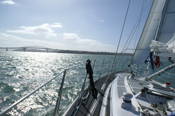 Auckland Harbour Sailing Experience - A closer look at the 90-minute schedule