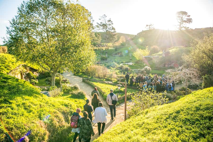 Auckland: Hobbiton Movie Set Day Trip with Festive Lunch - Why Hobbiton works even if you are not a Tolkien fan