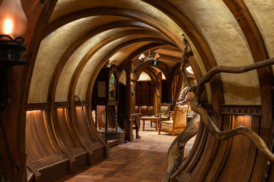 Auckland: Hobbiton Movie Set Day Trip with Festive Lunch - Gift-shop time and the tight schedule