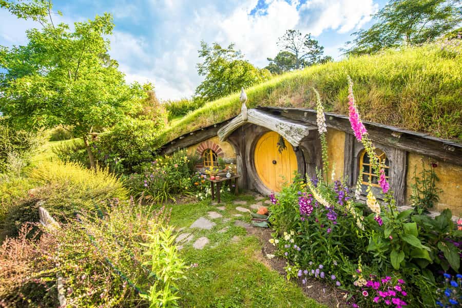 Auckland: Hobbiton Movie Set Tour with Lunch - The Party Marquee buffet lunch