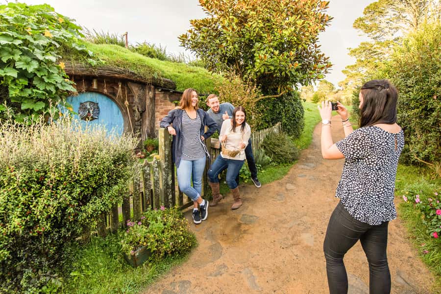 Auckland: Hobbiton Movie Set Tour with Lunch - The early Auckland pickup and Waikato drive