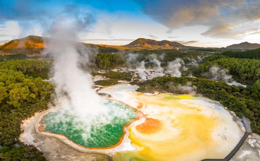 Auckland: Hobbiton, Rotorua and Wai-O-Tapu Day Tour - Key points at a glance