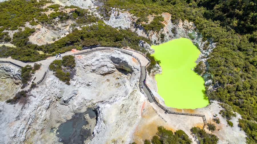Auckland: Hobbiton, Rotorua and Wai-O-Tapu Day Tour - Should you pay $256 for this day?