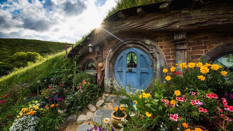 Auckland: Hobbiton, Rotorua and Wai-O-Tapu Day Tour - The Waikato drive sets the scene