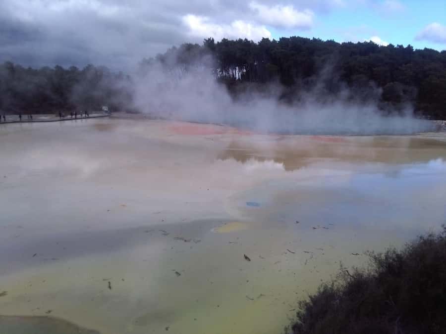 Auckland: Hobbiton, Rotorua, Waiotapu and Waitomo 3-Day Tour - Day two: Waiotapu and Lake Taupo