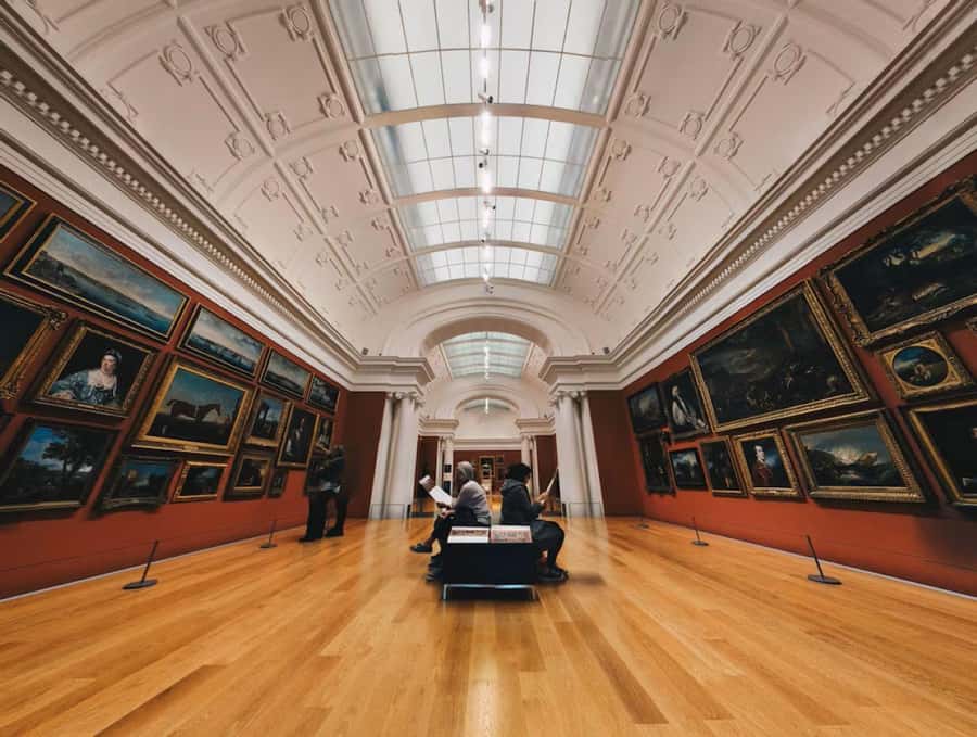 Auckland: Private Walking Tour with a Local - Harbor views, photo stops, and local favorites