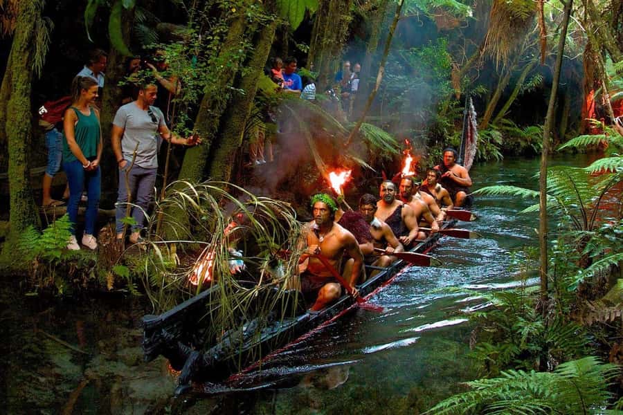Auckland: Rotorua Māori Cultural & Geothermal Tour & Lunch - How the schedule feels over 13 hours