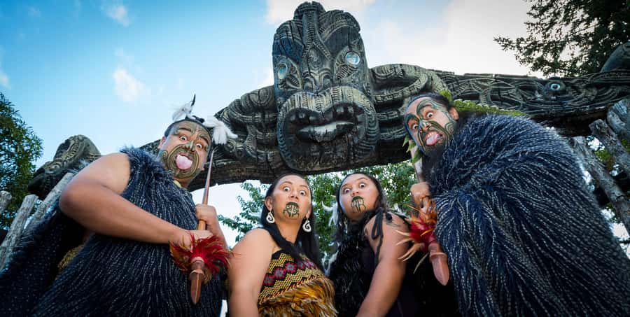 Auckland: Rotorua Māori Cultural & Geothermal Tour & Lunch - Meeting Māori culture at Mitai Māori Village