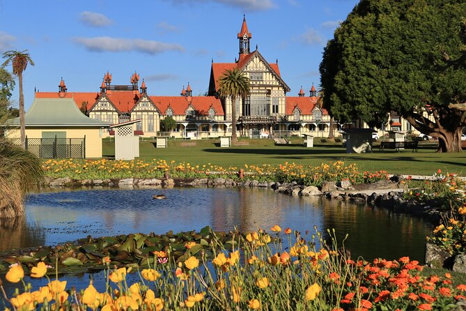 Auckland: Rotorua, Taupo, Waiotapu & Huka Falls Private Trip - Huka Falls: A short stop with real force