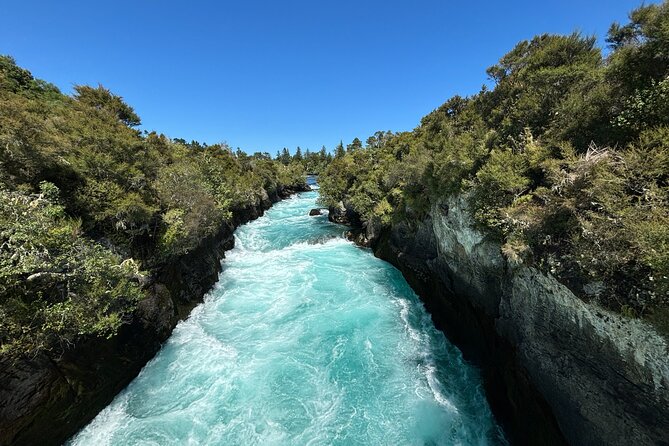 Auckland: Rotorua, Taupo, Waiotapu & Huka Falls Private Trip - The guides and the value of private travel