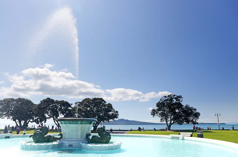 Auckland Scenic Half-Day City Sightseeing Tour - Through the Domain, past the museum, and toward the eastern beaches