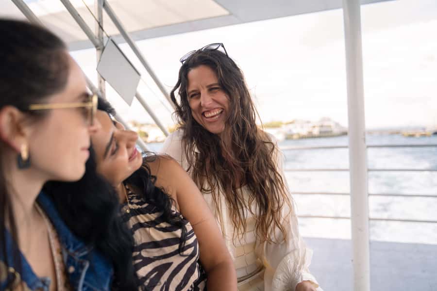 Auckland: Scenic Harbour Sightseeing Cruise - Leaving Quay Street and finding the city’s shape