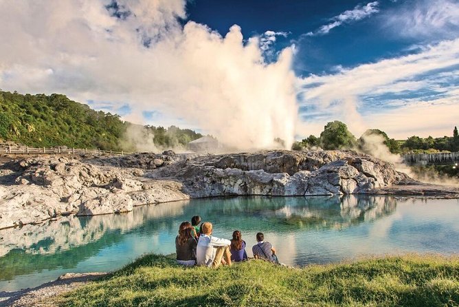 Auckland to Hobbiton Movie Set and Rotorua's Geothermal Valley - Te Puia in Rotorua: steam, mud, Māori culture, and kiwi