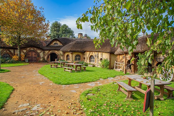Auckland to Rotorua via Hobbiton Movie Set Tour - One Way - Walking through the 44 hobbit holes