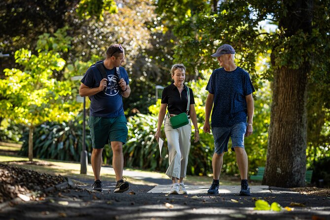 Auckland Walking Tour: Small-Group History & Culture Experience - Albert Park, a calm green pause