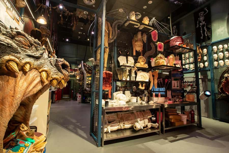 Auckland: Wētā Workshop Unleashed Guided Tour Ticket - What the guide adds to the 90 minutes