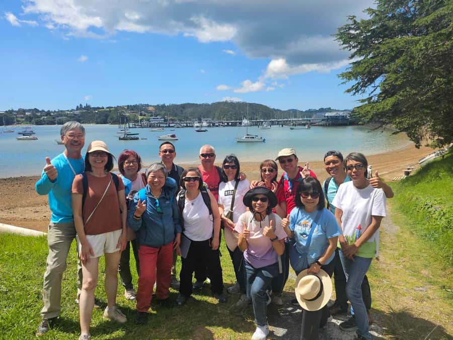 Bay of Islands - Mini Tour (75-90 mins) - The pace, the van, and the guide